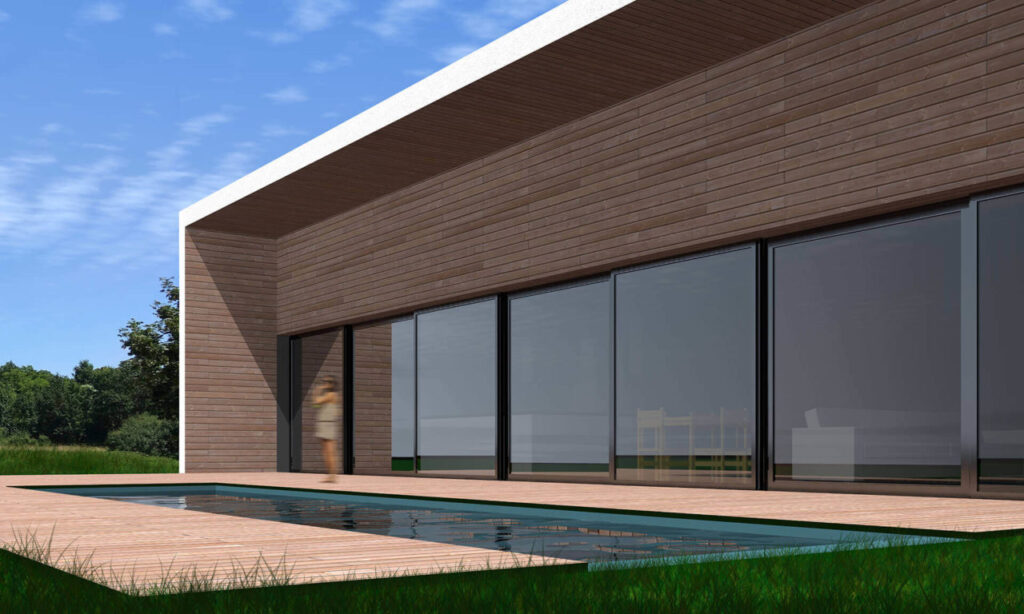 Maison moderne avec piscine et façade en bois.